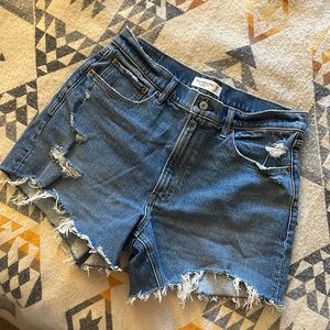 A&F Distressed 4” high rise mom shorts size 10